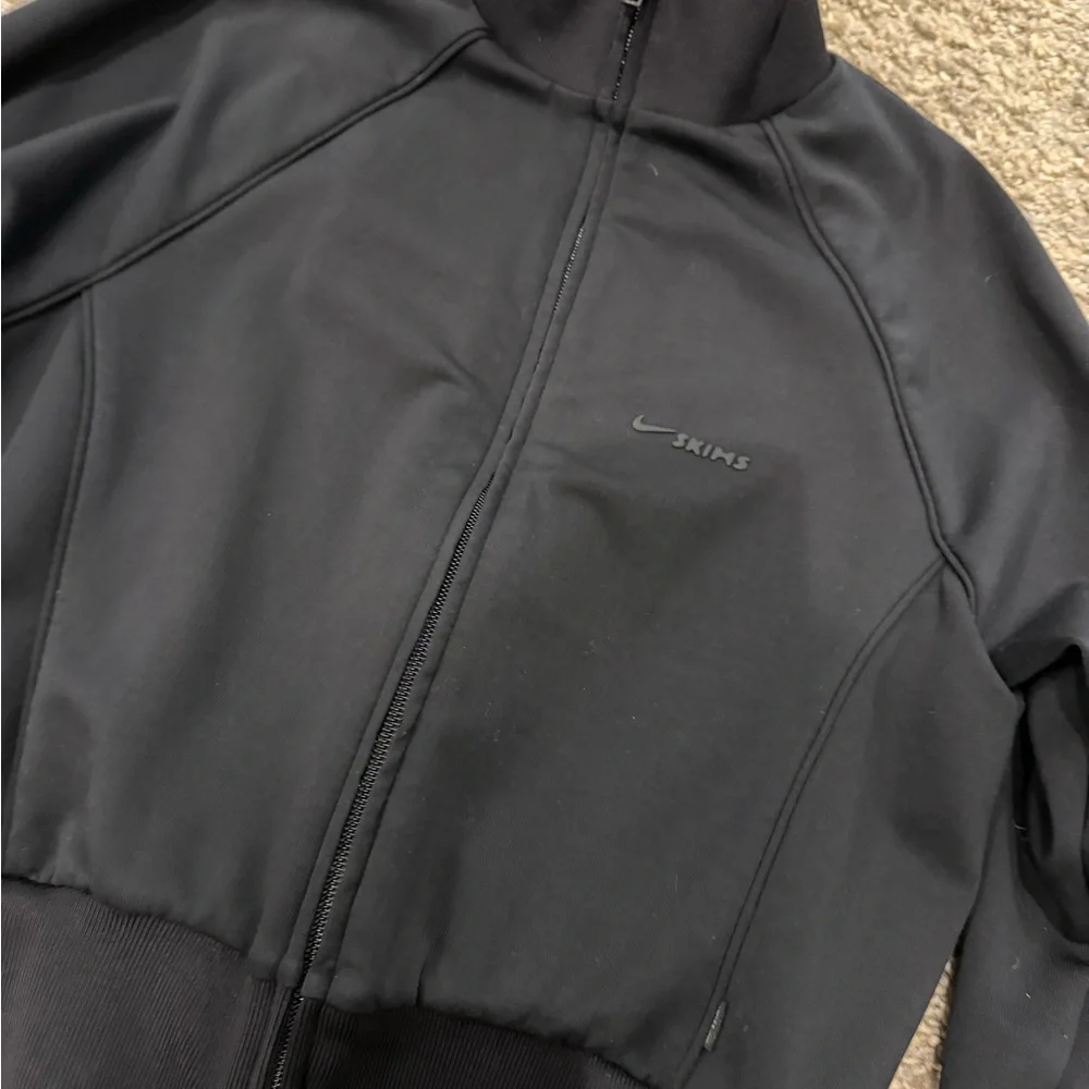 SKIMS NIKE SET - Picture 3 of 3